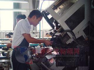 桐鄉(xiāng)市制鞋企業(yè)考察百麗、達(dá)芙妮生產(chǎn)工廠-世界服裝鞋帽網(wǎng)-行業(yè)門戶.全國(guó)十佳電子商業(yè)行業(yè)門戶網(wǎng)站